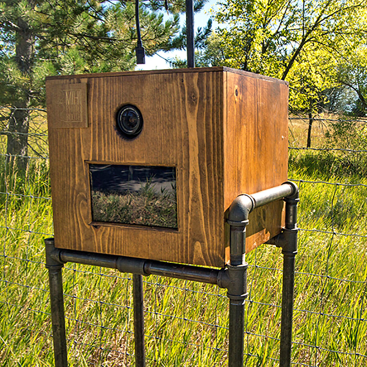Rustic photo booth features