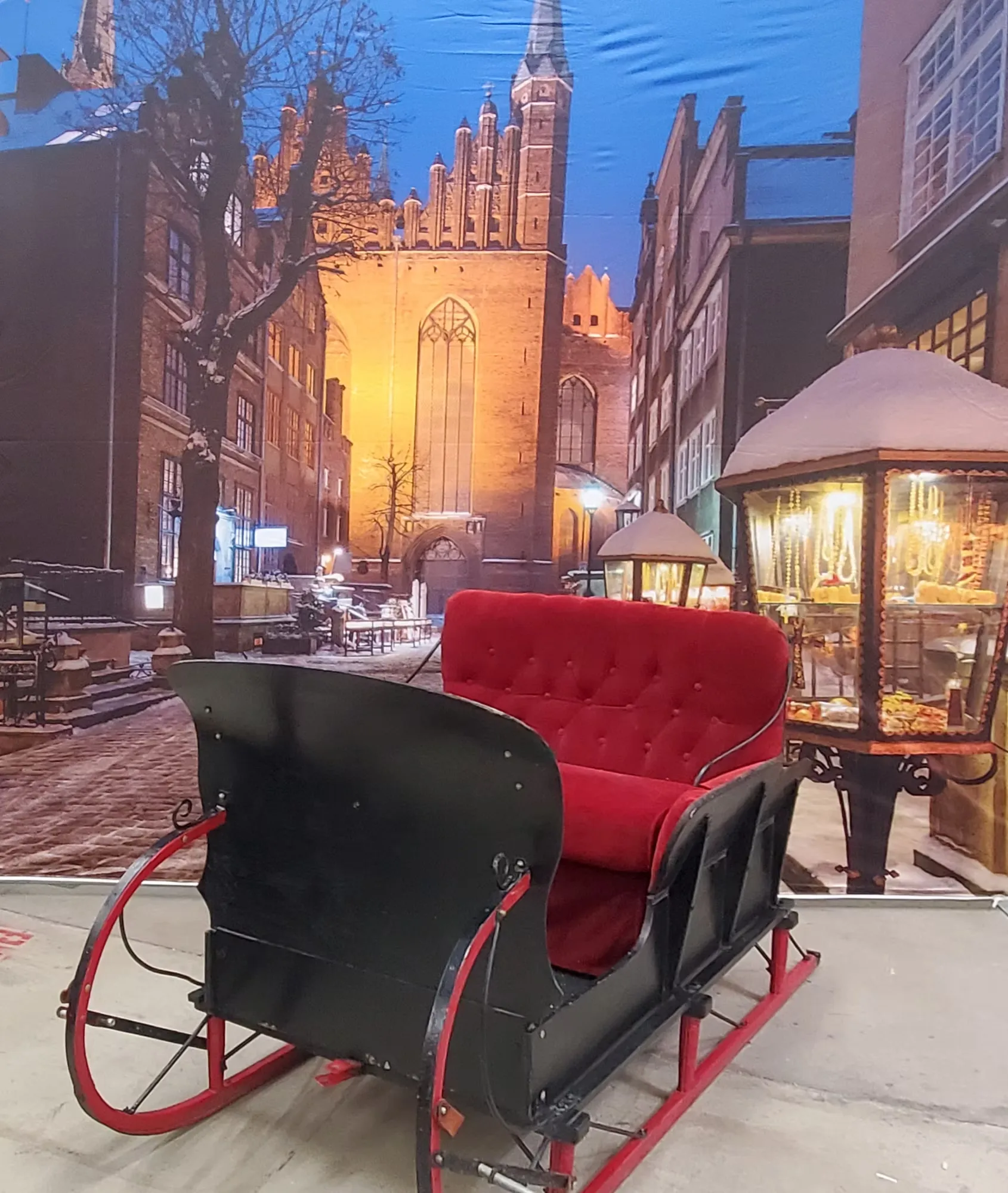 Dickens-esque sleigh photo booth creating classic Victorian winter scene for holiday celebrations